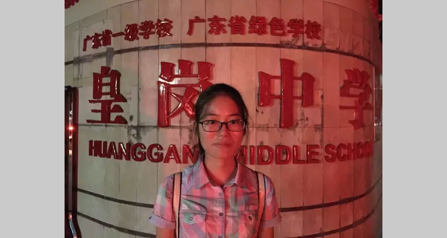 013-別看這副瘦弱肩膀可是可以扛起大梁的哦！此時已經(jīng)華燈初上了，來個影吧，留一個紀念